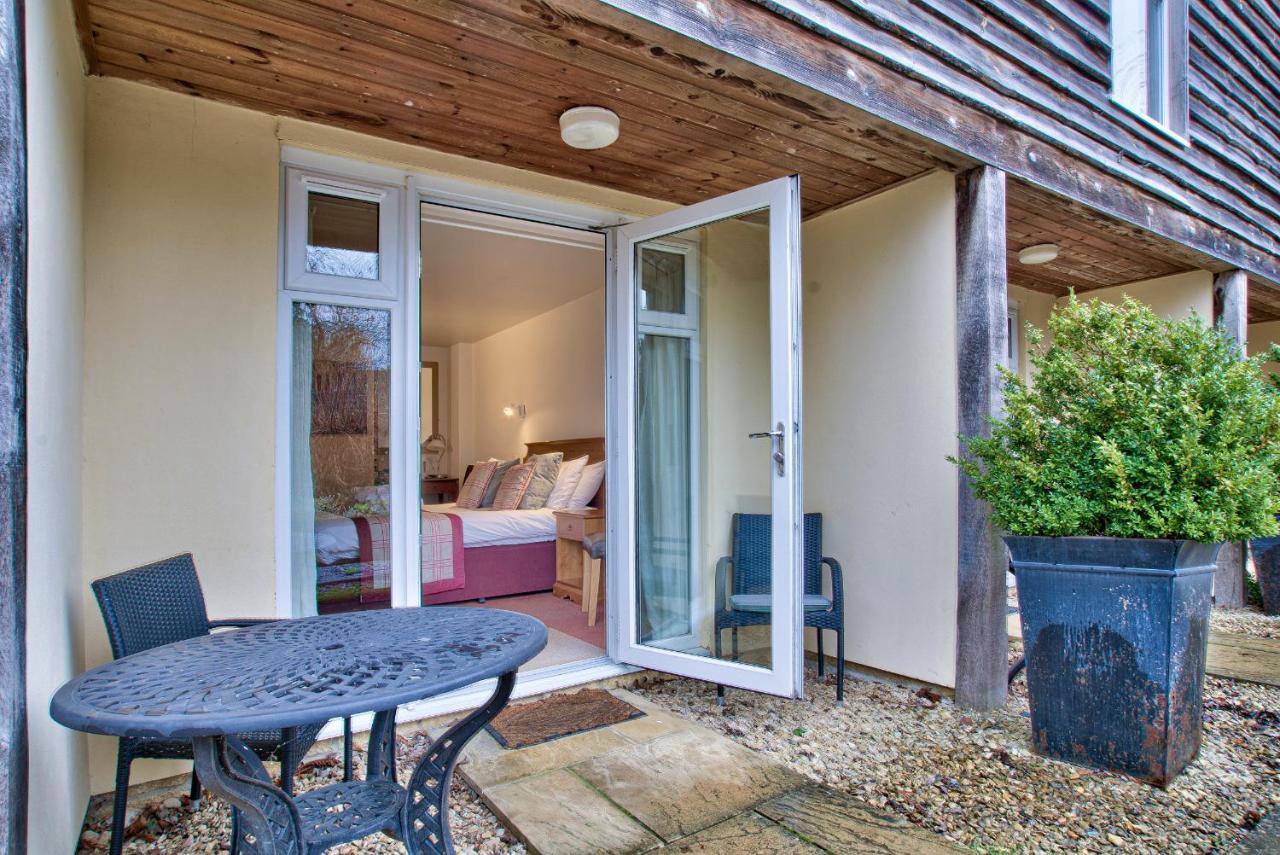 The Vines Hotel Alvescot Exterior photo